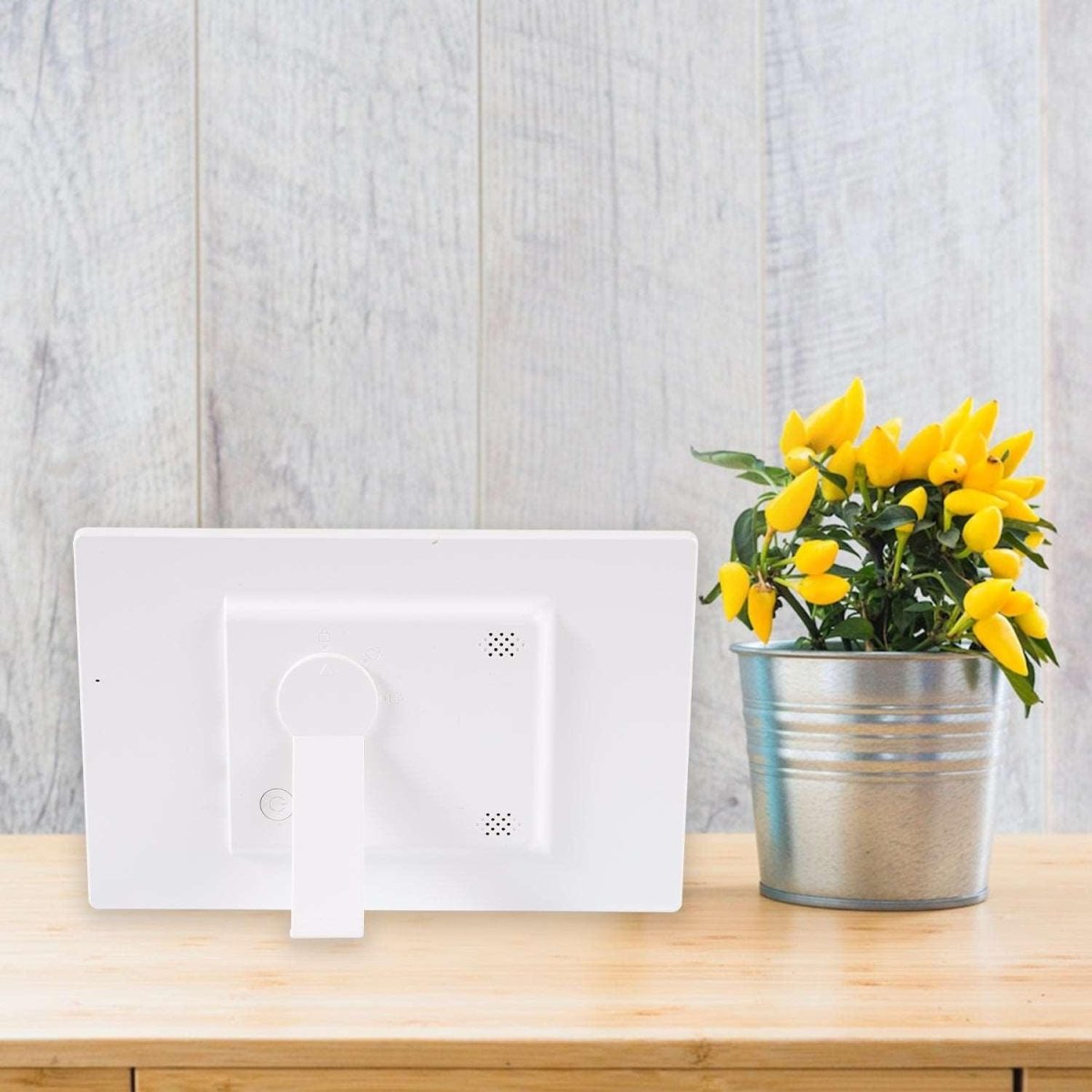 Exclusive 10 Inch Electronic Photo Frame — White — Size 16G — Detail View