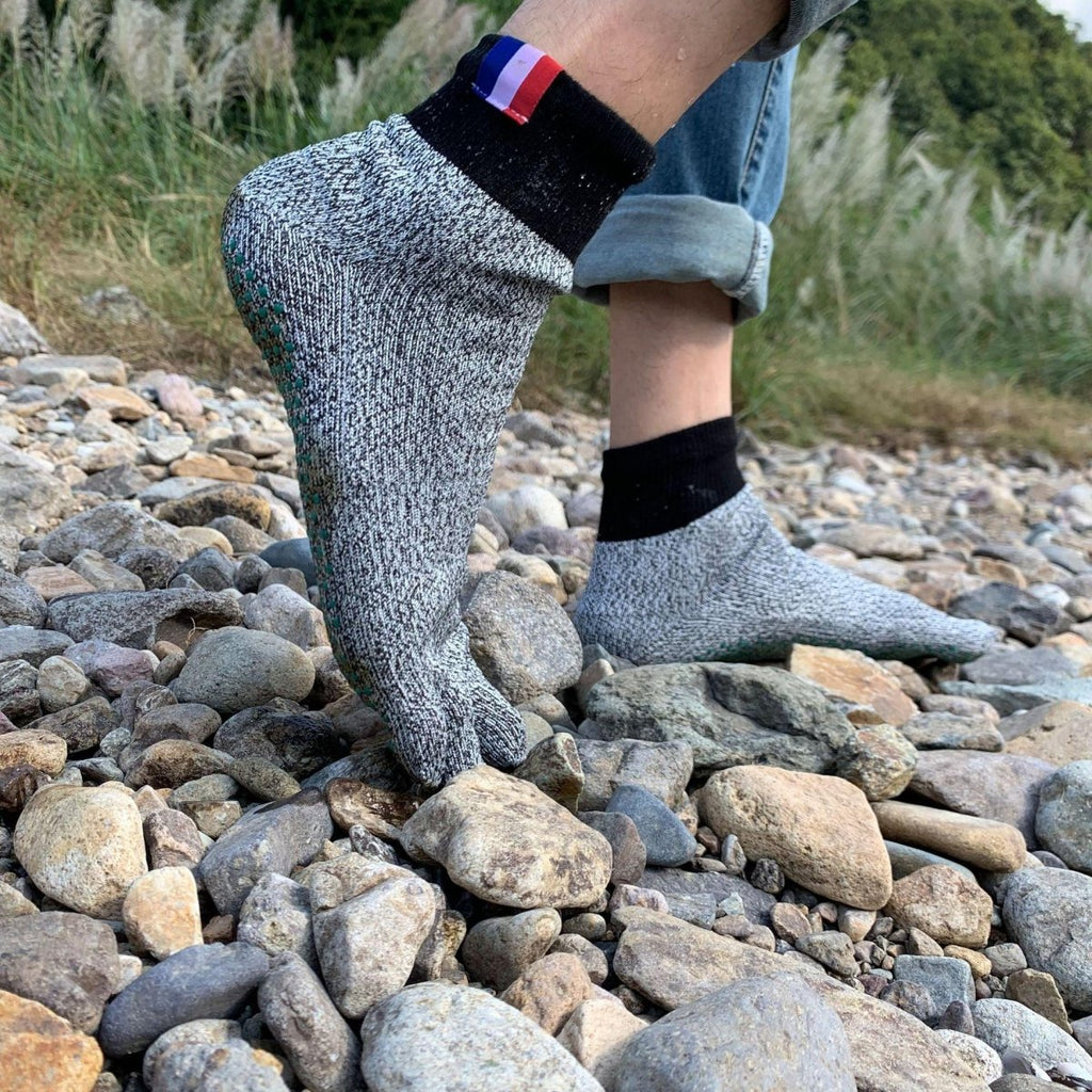 Exclusive Anti-Cut Protective Socks: Ultimate Foot Protection — 2pcs Grey red — Front View