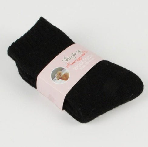 Exclusive Warm Solid Color Pull Socks — Green — Size Uniform code — Lifestyle View