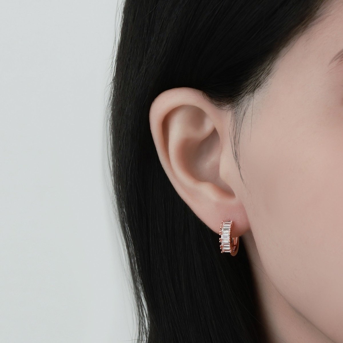 Exclusive Cube Sugar Earrings Niche Exquisite — White Gold Color — Size 925 Silver — Front View