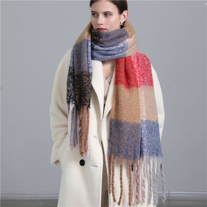 Exclusive Extended Plaid Scarf — Black And Red — Size 220x 50cm — Detail View