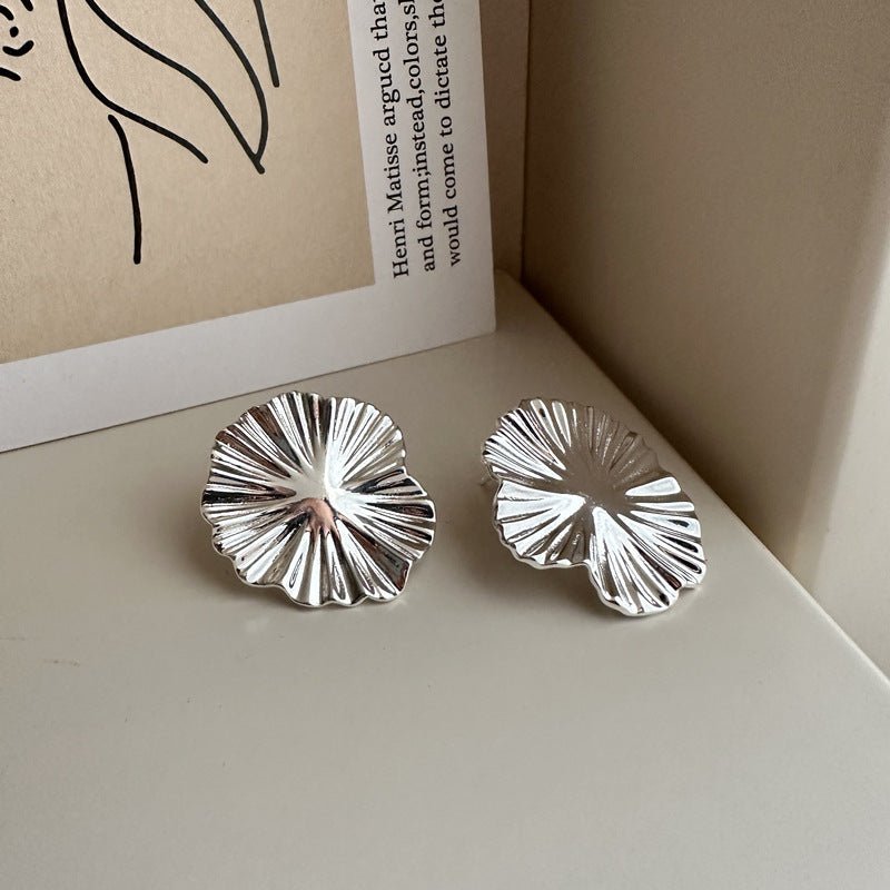 Exclusive Heavy-duty Texture Large Flower Earrings — Silver — Size 925 Silver — Detail View
