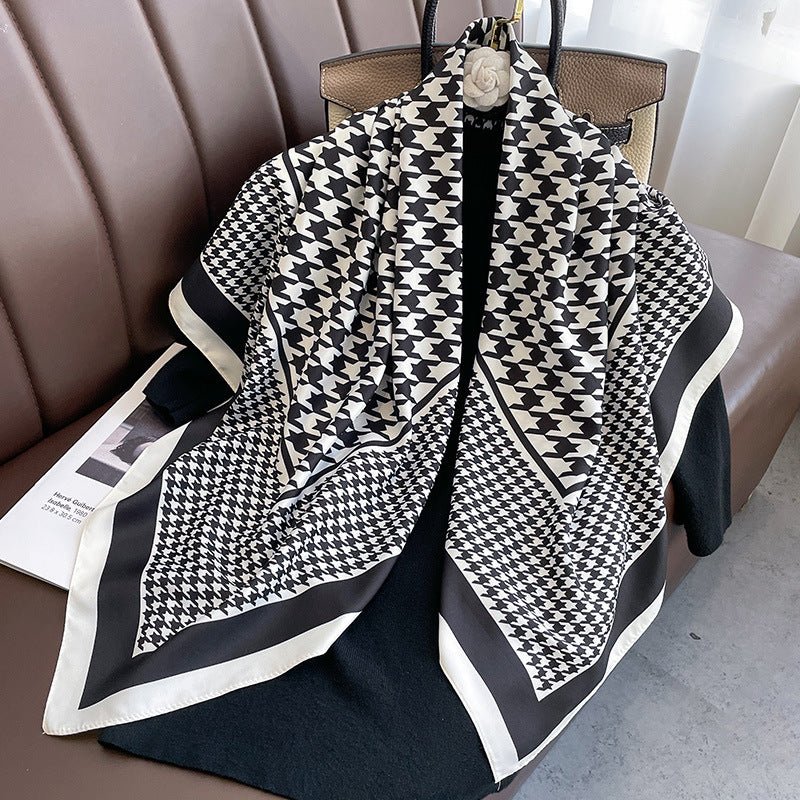 Exclusive Classic Plaid Scarf — XW24 Black — Size 90x90cm — Front View