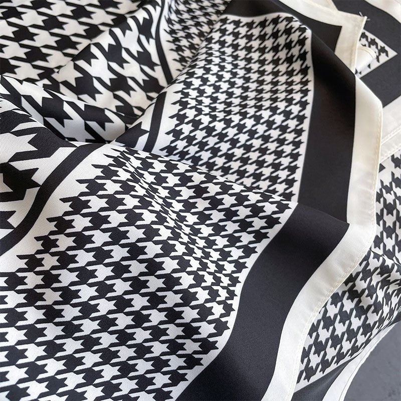Exclusive Classic Plaid Scarf — XW24 Black — Size 90x90cm — Back View