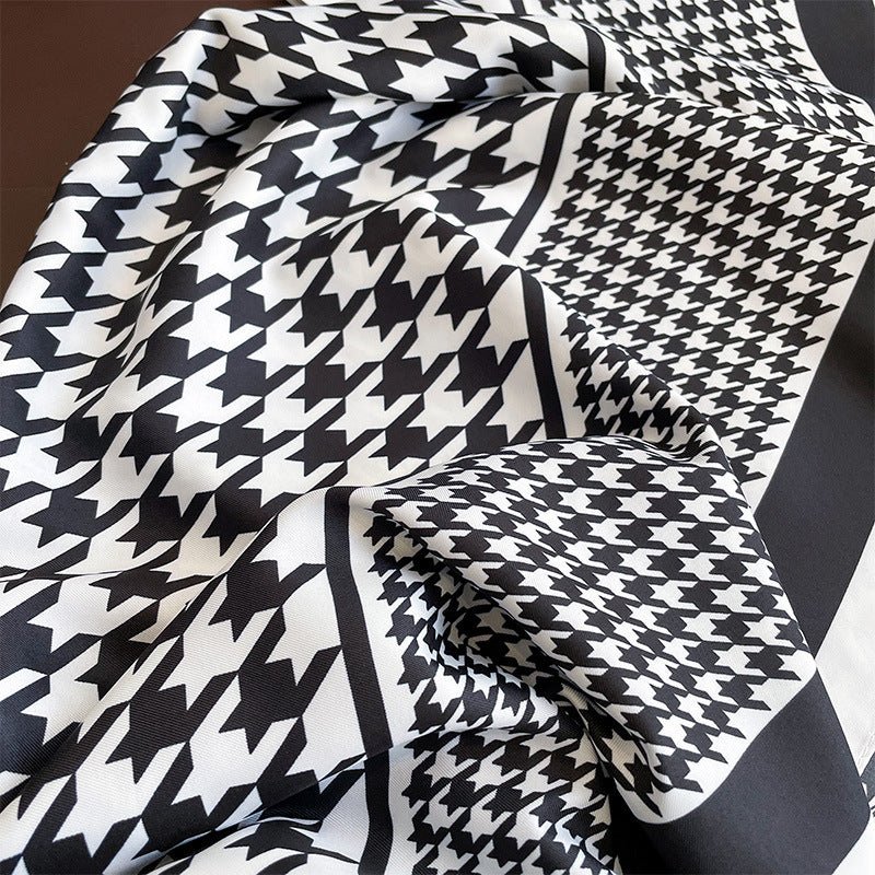 Exclusive Classic Plaid Scarf — XW24 Black — Size 90x90cm — Top View