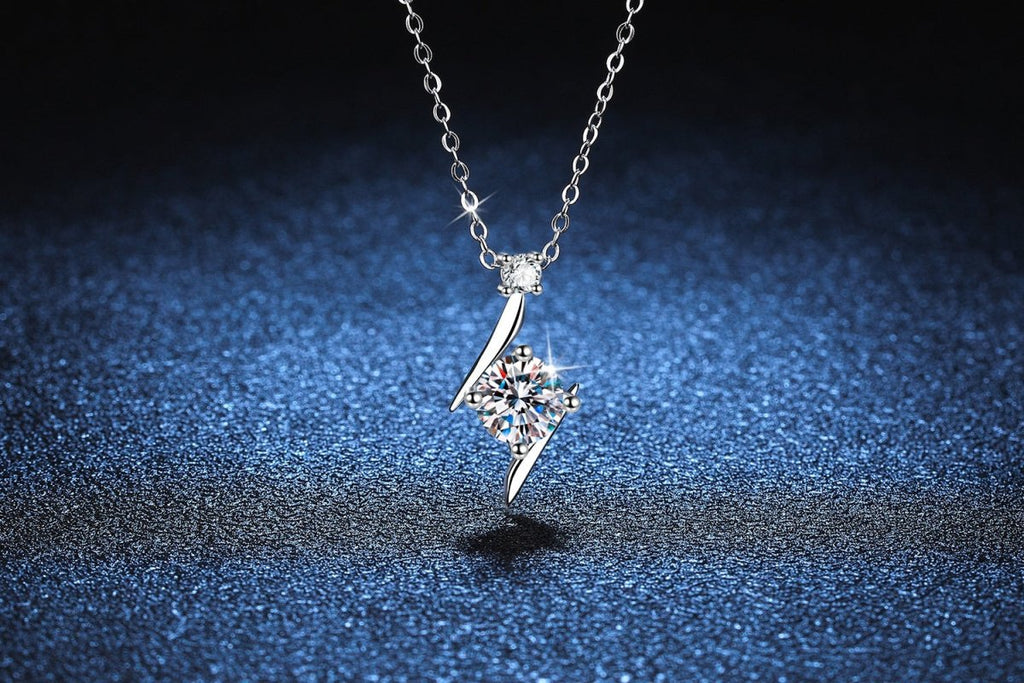 Exclusive Moissanite Clavicle Chain — 1Karat High Carbon Stone — Size 925 Silver — Detail View