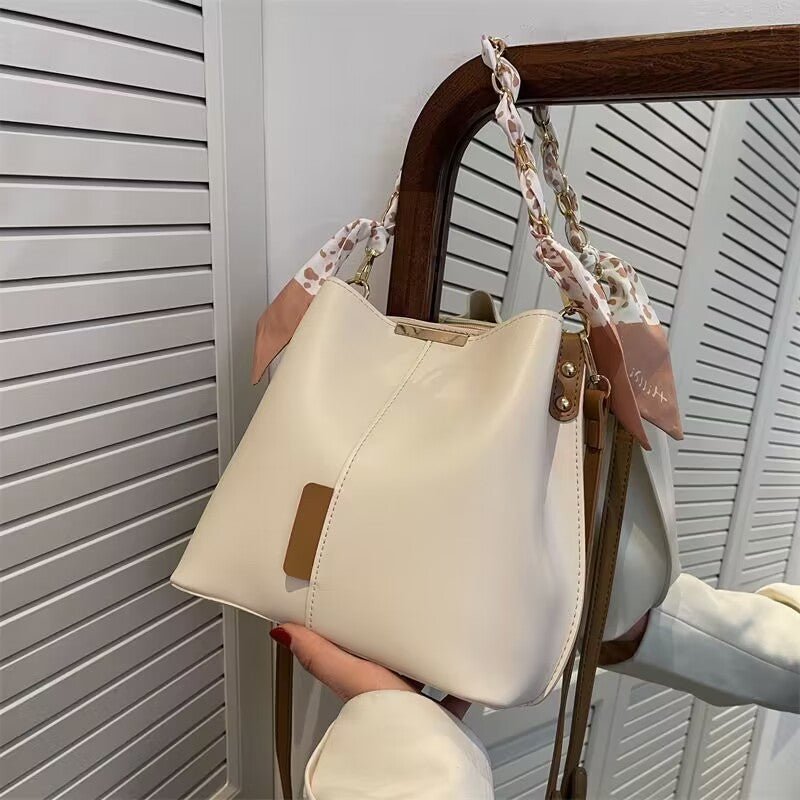 Exclusive New Autumn And Winter Women's Crossbody Fashion Bag — White — Detail View