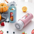 Exclusive Compact Juicer for Fresh Fruit Drinks — Blue — Size USB — Front View