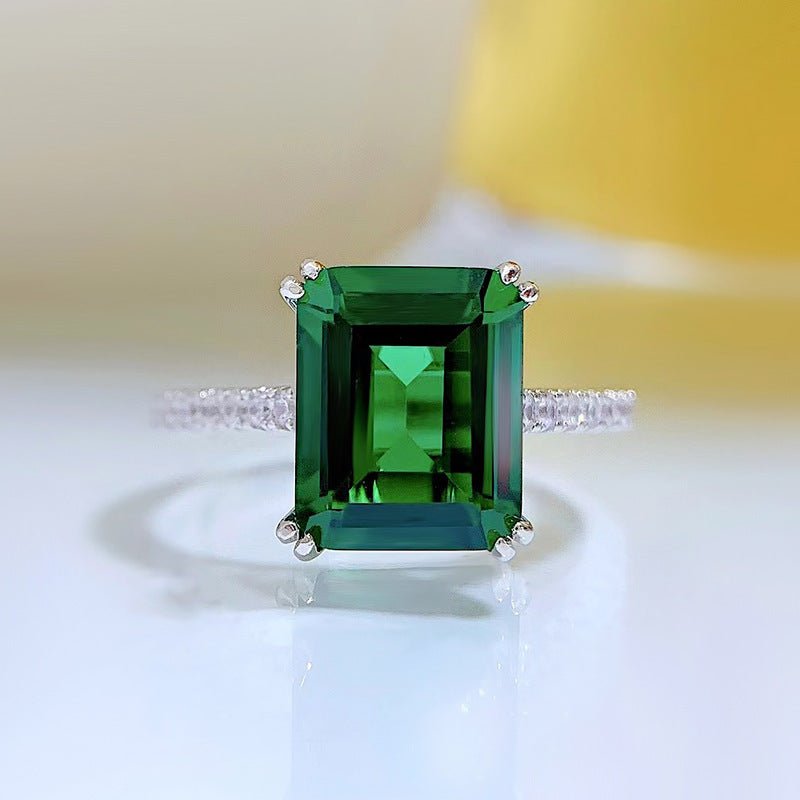 Exclusive Retro Rectangular Car Flat 810 Emerald Women's Ring — R382 Blue Diamond — Size No5 — Top View