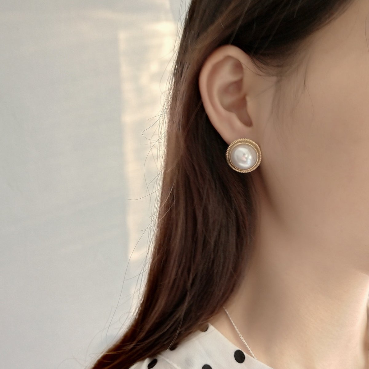 Exclusive Shell Pearl Ear Studs — Colorful Shell Ear Studs — Size 18K Gold C552 — Back View