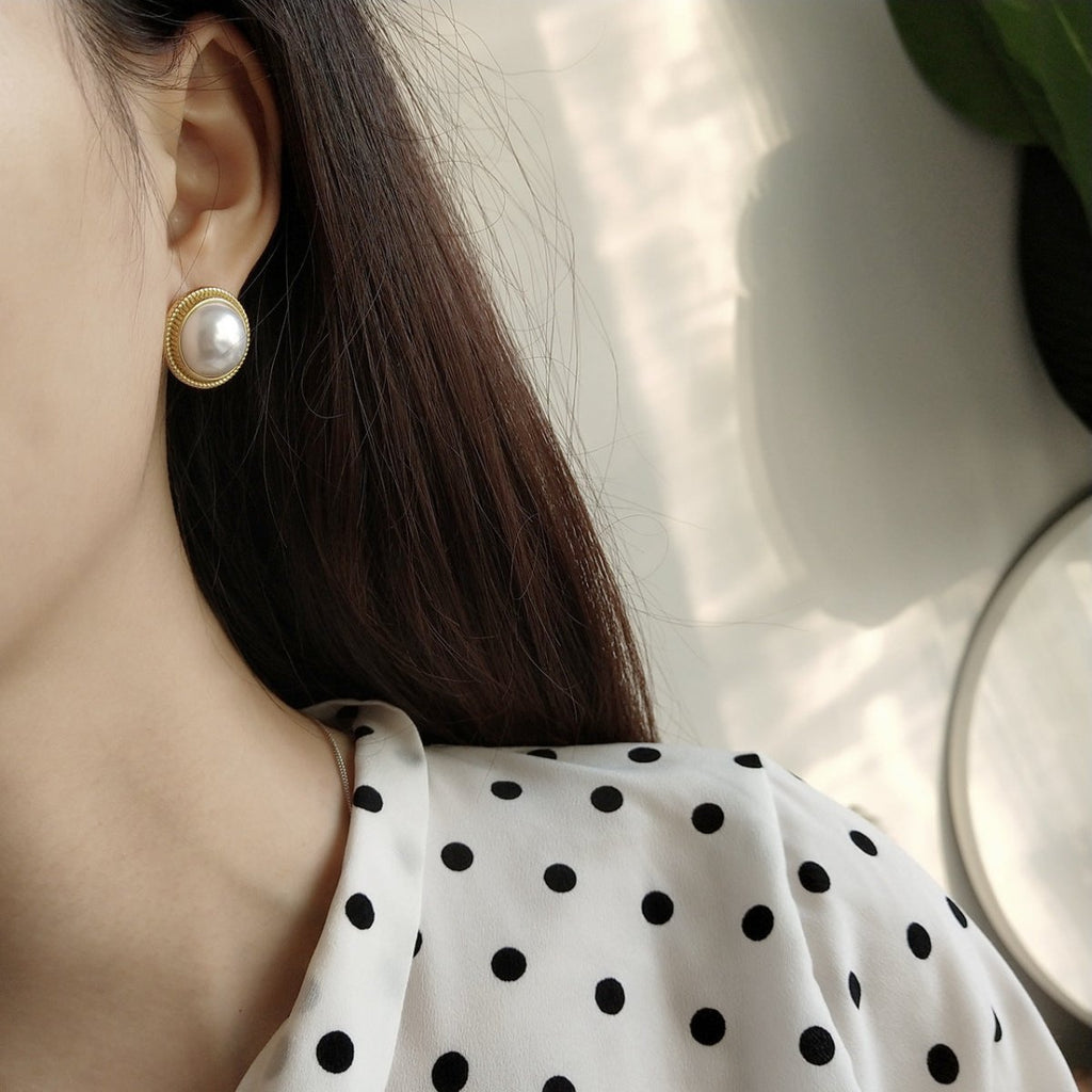 Exclusive Shell Pearl Ear Studs — Colorful Shell Ear Studs — Size 18K Gold C552 — Top View