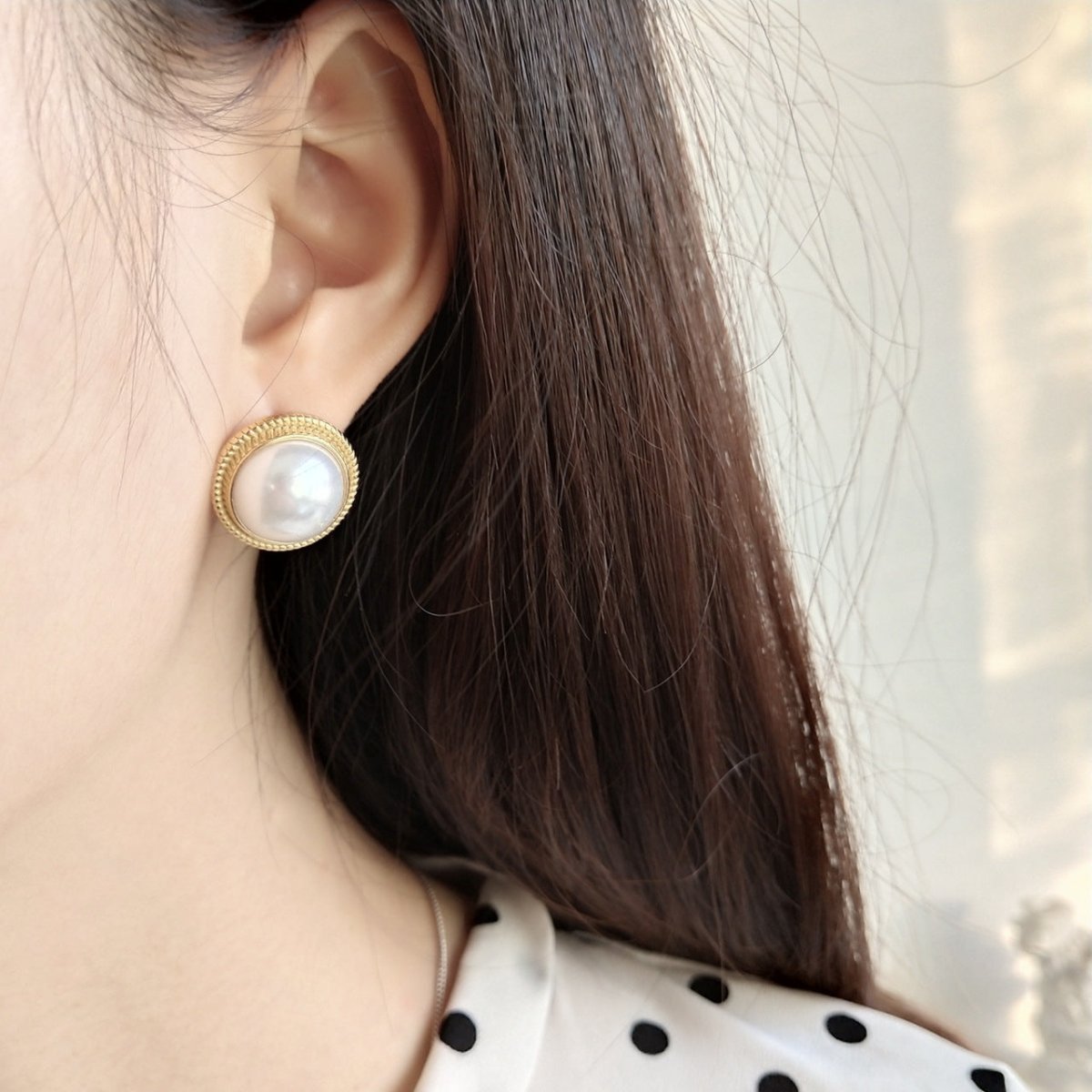 Exclusive Shell Pearl Ear Studs — Colorful Shell Ear Studs — Size 18K Gold C552 — Front View