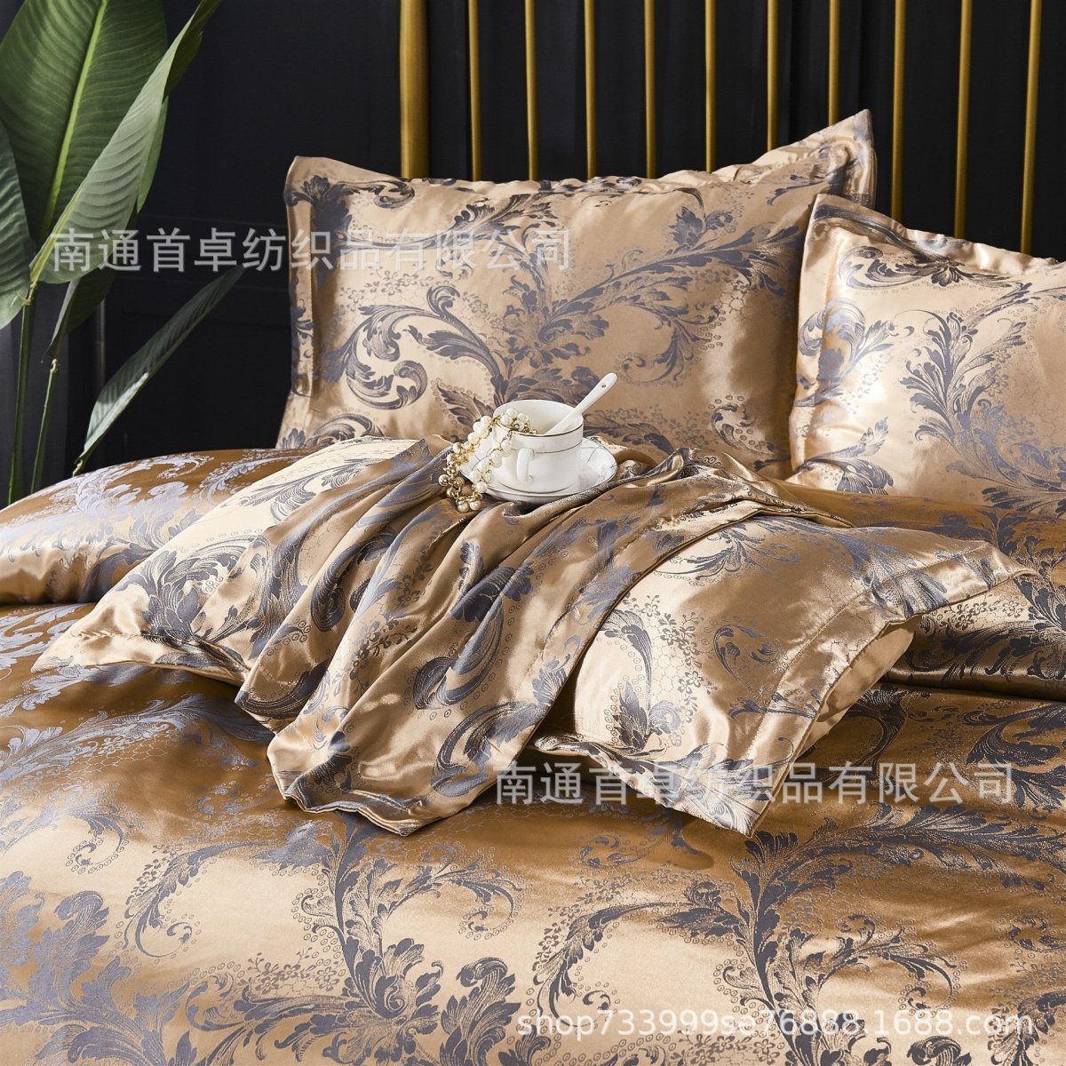 Exclusive Three-piece bedding set — Pink — Size 260X230B — Back View